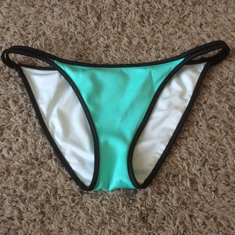 Cheeky bikini bottoms